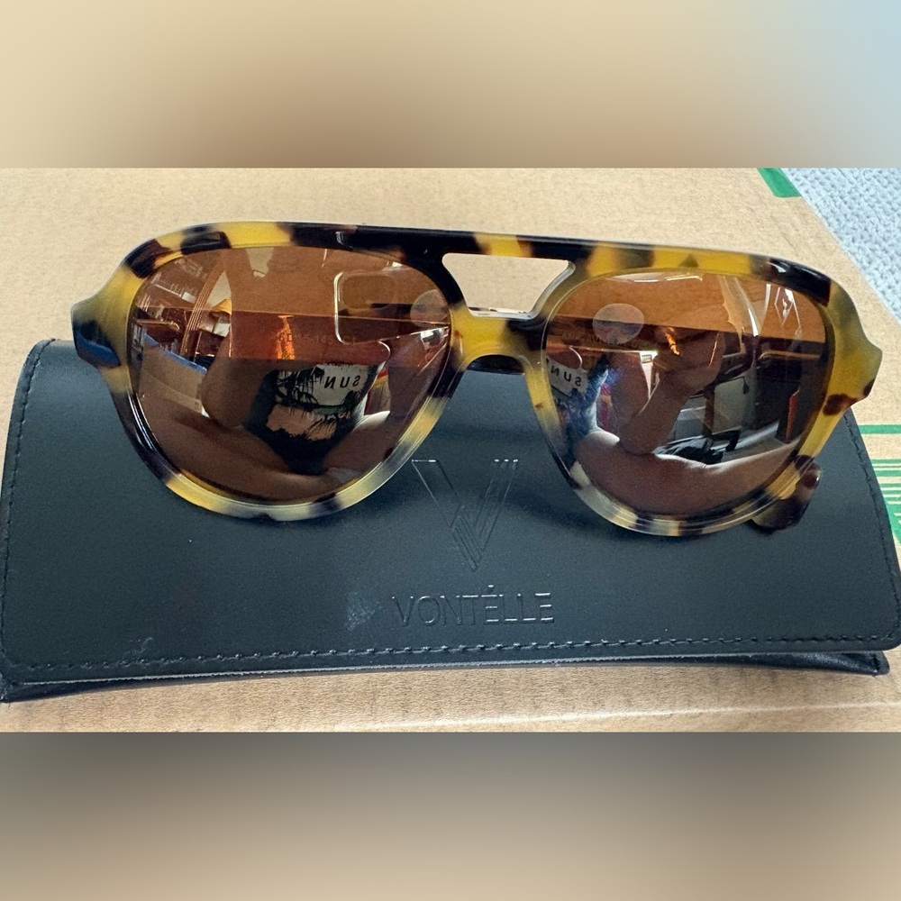 Tortoiseshell “Acacia Aviators”Sunglasses with case
